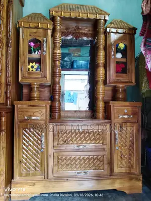 Sturdy Wooden Beautiful Dressing Table for Sale Made of High-Quality Wood