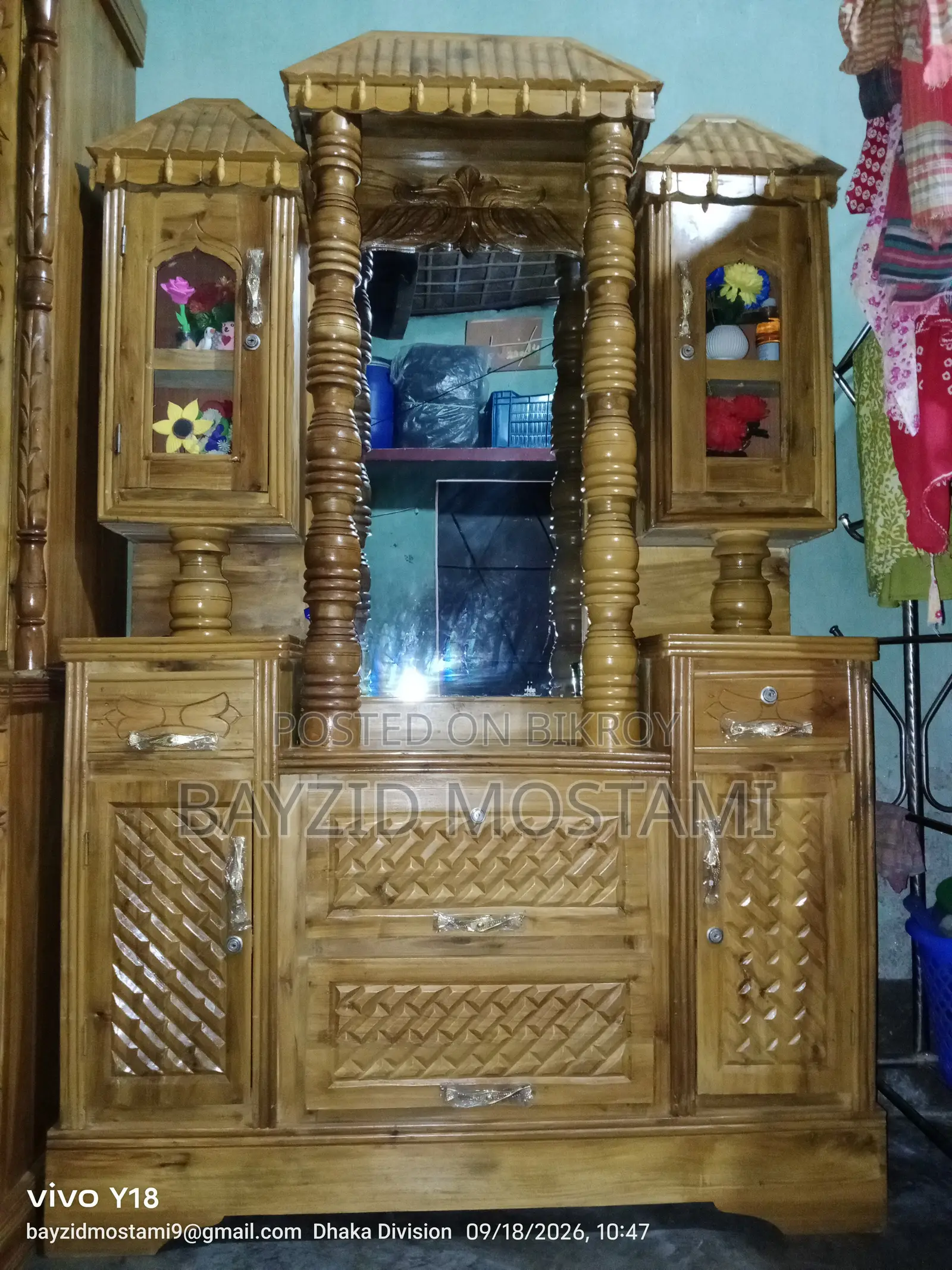Sturdy Wooden Beautiful Dressing Table for Sale Made of High-Quality Wood