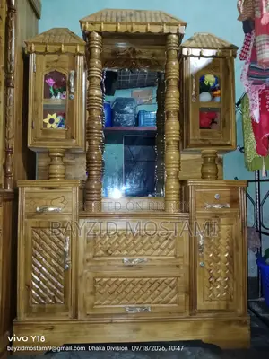 Sturdy Wooden Beautiful Dressing Table for Sale Made of High-Quality Wood