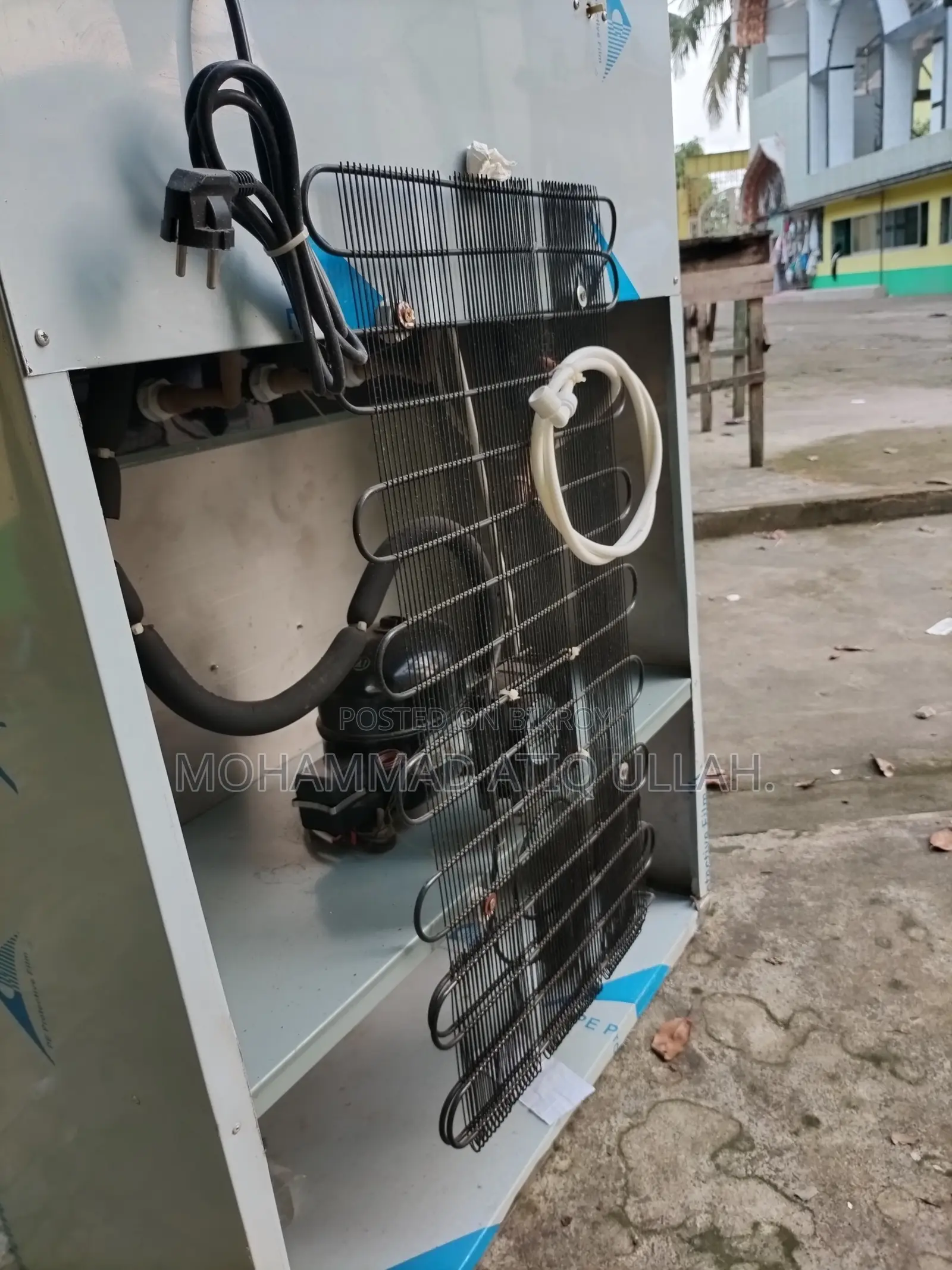 ওয়াটার ডিসপেন্সার