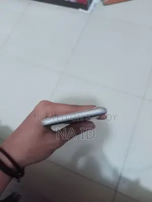 অ্যাপল আইফোন ১১ ৬৪ জিবি হোয়াইট