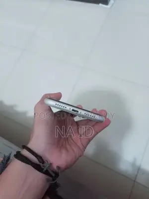 অ্যাপল আইফোন ১১ ৬৪ জিবি হোয়াইট