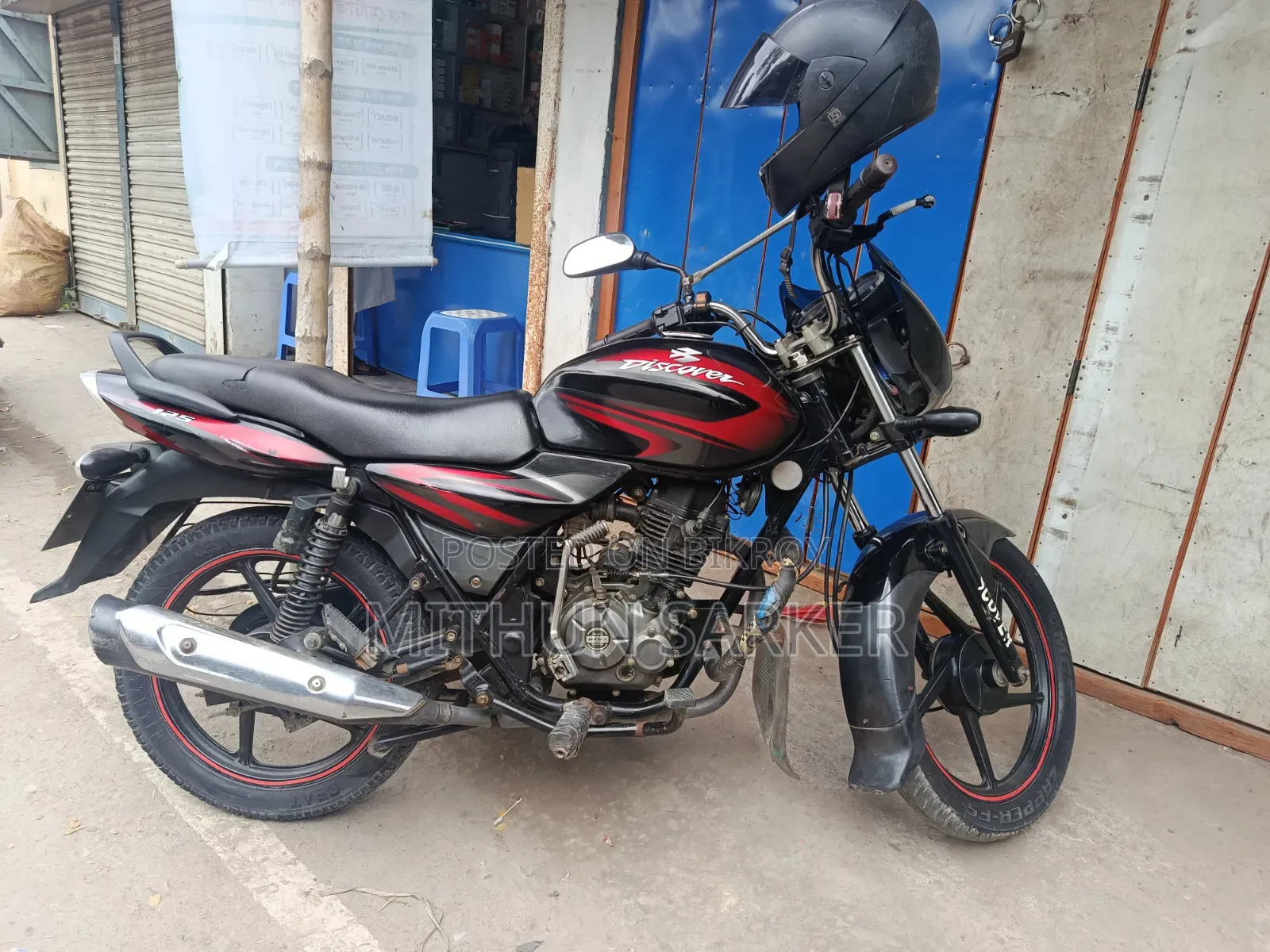 বাজাজ ডিসকভার ১২৫ ২০১৮ কালো