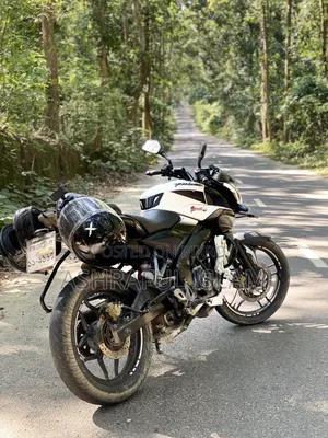 বাজাজ পালসার এনএস ১৬০ ২০১৯ হোয়াইট