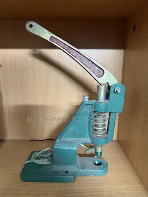 ম্যানুয়াল বোতাম প্রেস মেশিন