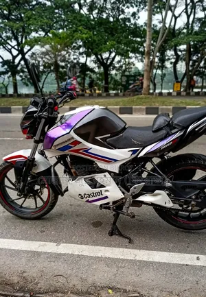 Hero Thriller 160R 2023 White
