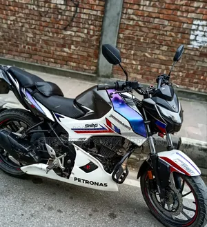 Hero Thriller 160R 2023 White