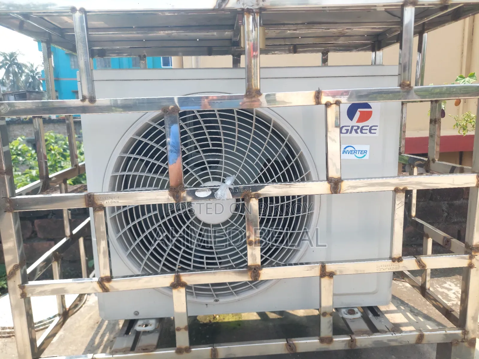 গ্রী ব্যান্ডের এক টনের একটি ইনভার্টার এসি।