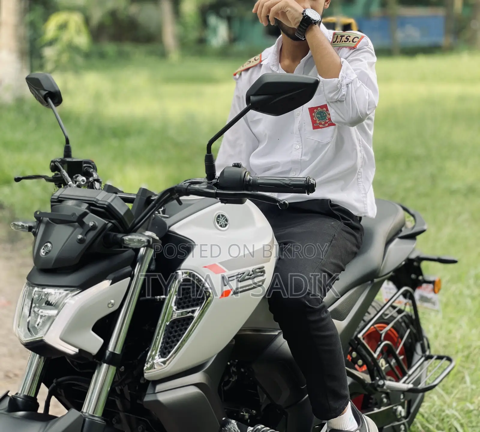 ইয়ামাহা এফজেডএস ভি৪ ২০২৫ সাদা