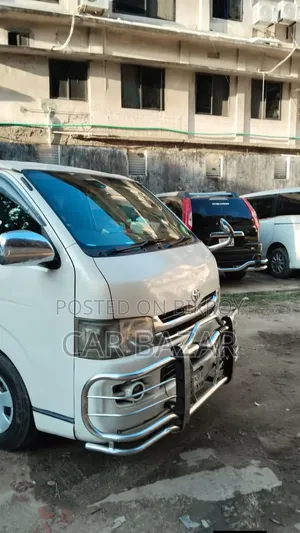 Toyota HiAce 2009 White