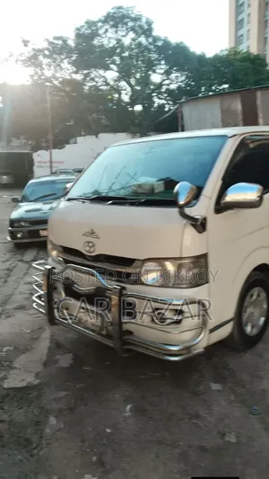 Toyota HiAce 2009 White