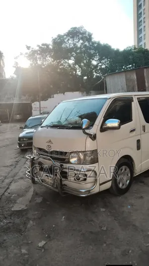 Toyota HiAce 2009 White