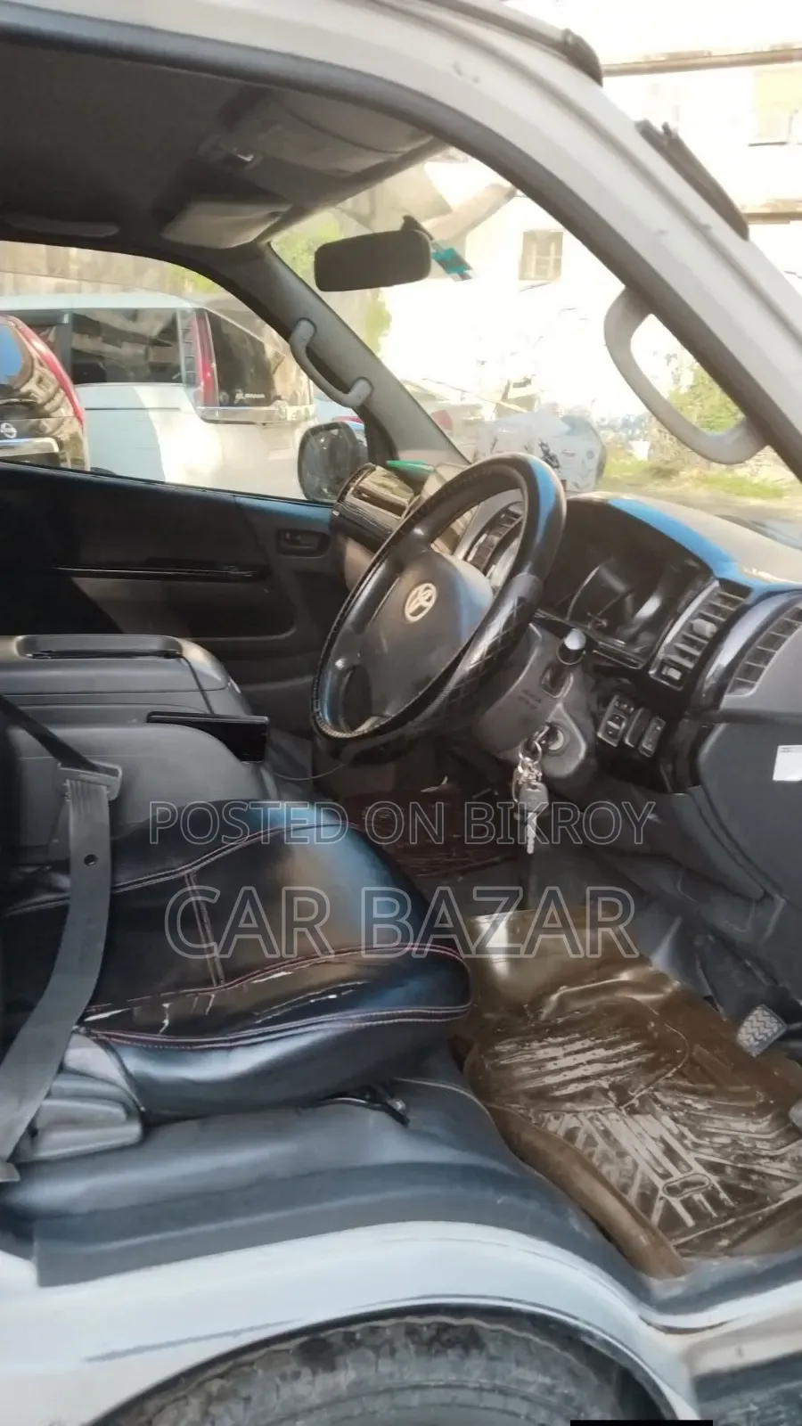 Toyota HiAce 2009 White