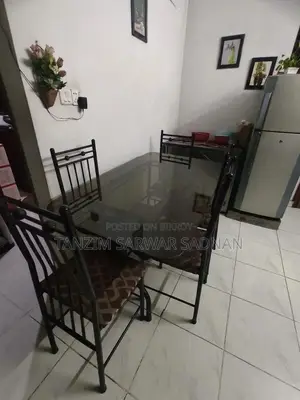 ৪টি চেয়ার সহ স্ট্যান্ডার্ড গ্লাস টপ ডাইনিং টেবিল