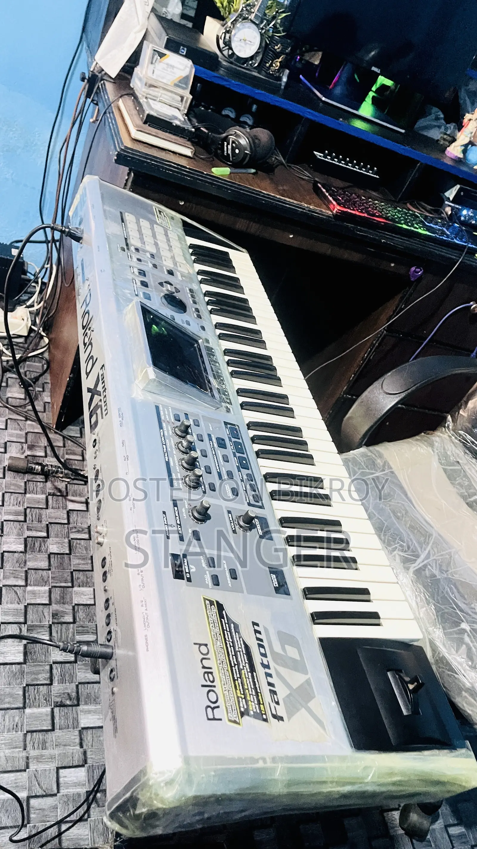 Roland Fantom X6