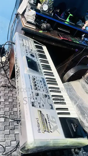 Roland Fantom X6