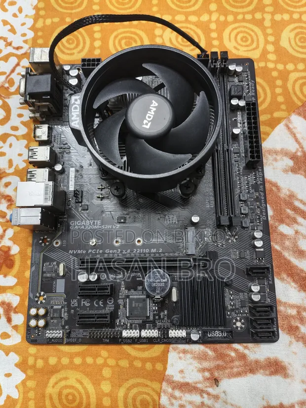 AMD Ryzen 3 2200G + Gigabyte GA-A320M-S2H V2 Motherboard (Combo