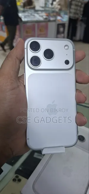 অ্যাপল আইফোন ১৭ প্রো ২৫৬ জিবি সিলভার
