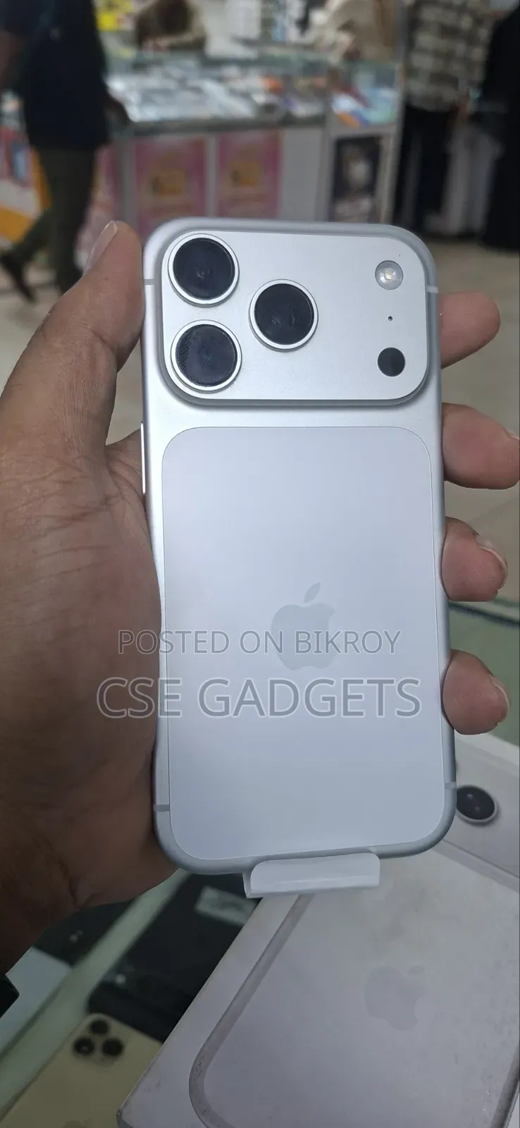 অ্যাপল আইফোন ১৭ প্রো ২৫৬ জিবি সিলভার