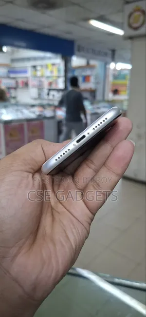 অ্যাপল আইফোন ১১ ১২৮ জিবি হোয়াইট