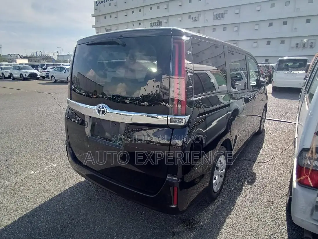Toyota Noah 2.0 Four-Wheel Drive (8 Seater) 2021 Black