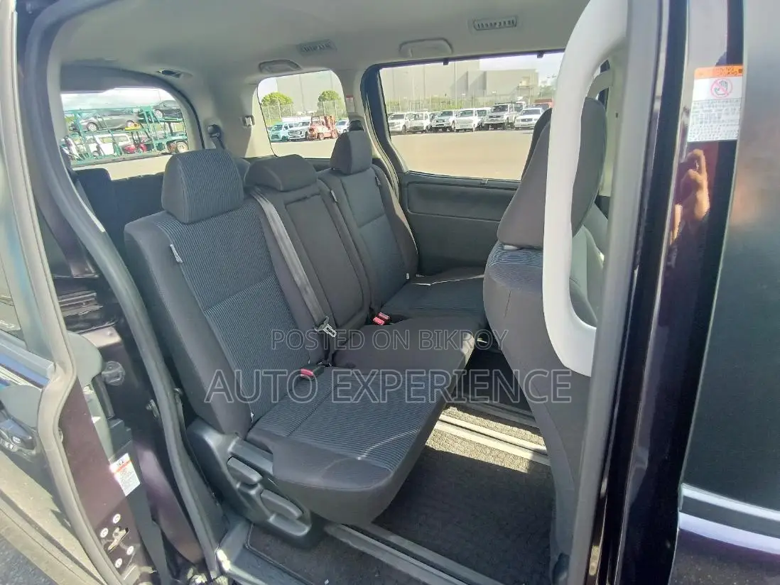 Toyota Noah 2.0 Four-Wheel Drive (8 Seater) 2021 Black