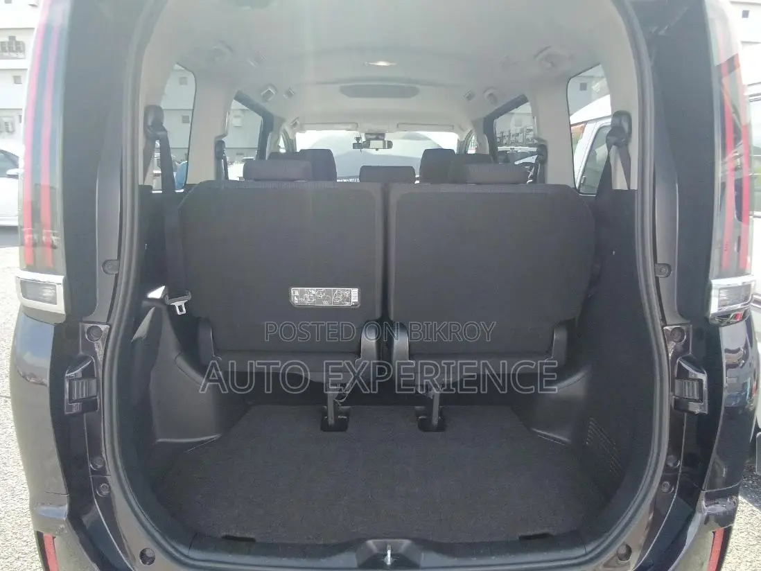 Toyota Noah 2.0 Four-Wheel Drive (8 Seater) 2021 Black