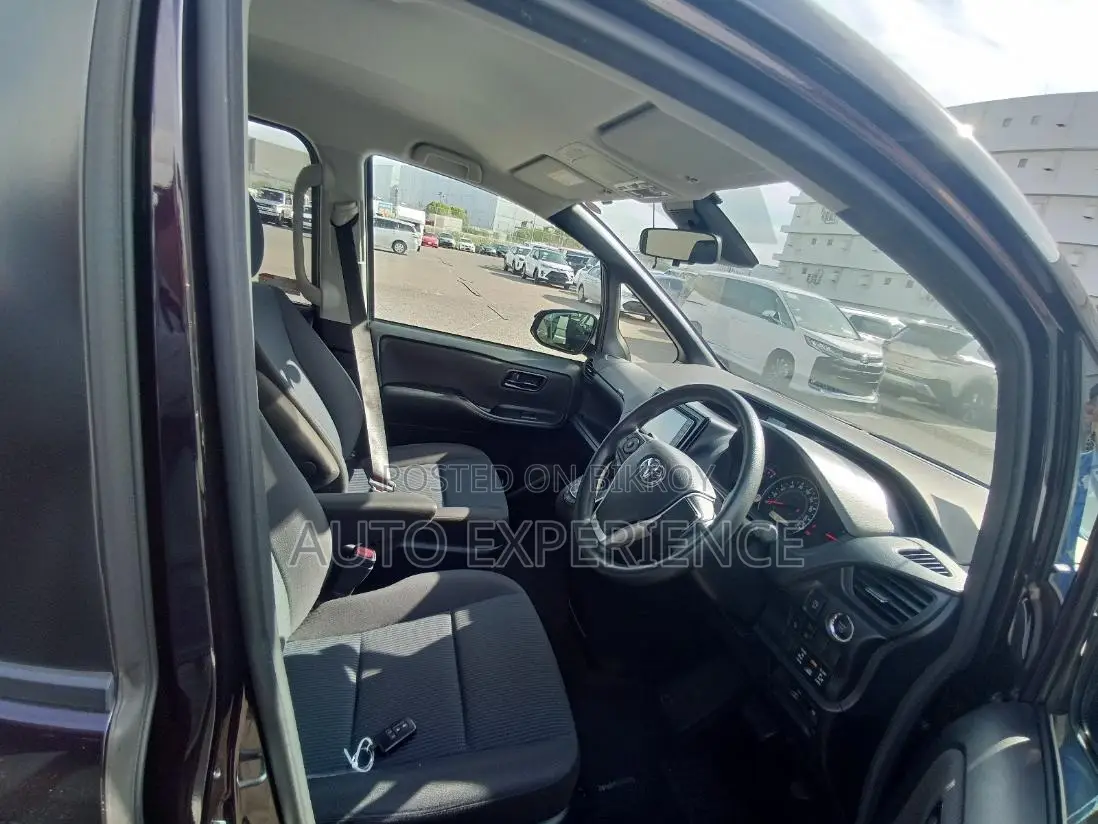 Toyota Noah 2.0 Four-Wheel Drive (8 Seater) 2021 Black