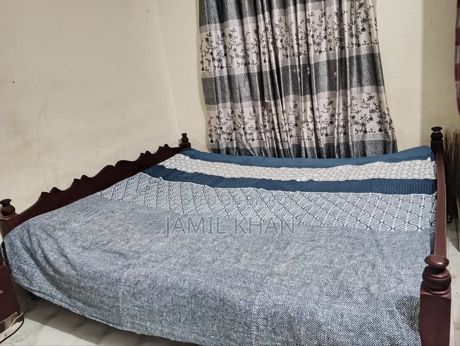 ছোট খাট নিবো তাই ৬/৭ ফিট খাটটি বিক্রি করে দিবো সাভার, বাইপাইল,শ্রীপুর