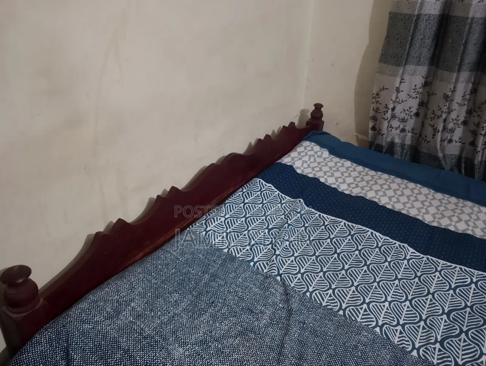 ছোট খাট নিবো তাই ৬/৭ ফিট খাটটি বিক্রি করে দিবো সাভার, বাইপাইল,শ্রীপুর