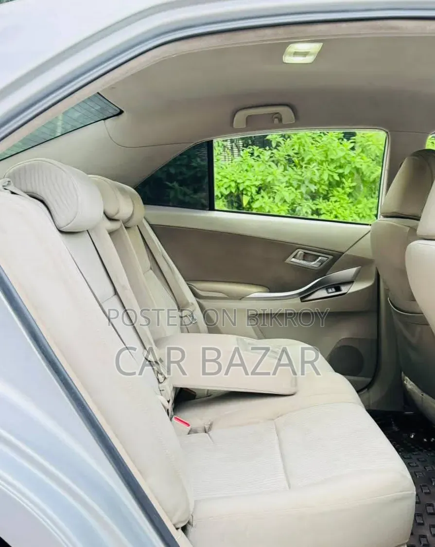 Toyota Premio 1.5 Two-Wheel Drive 2012 Silver