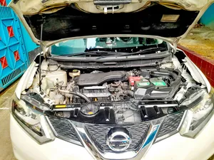 Nissan X-Trail 2.0 Petrol All-Wheel Drive 2014 Pearl