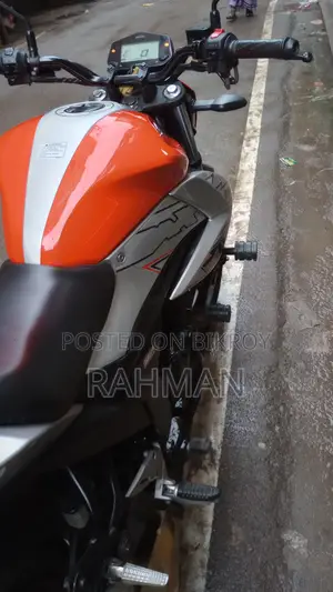 সুজুকি গিক্সার ২০২৪ সিলভার