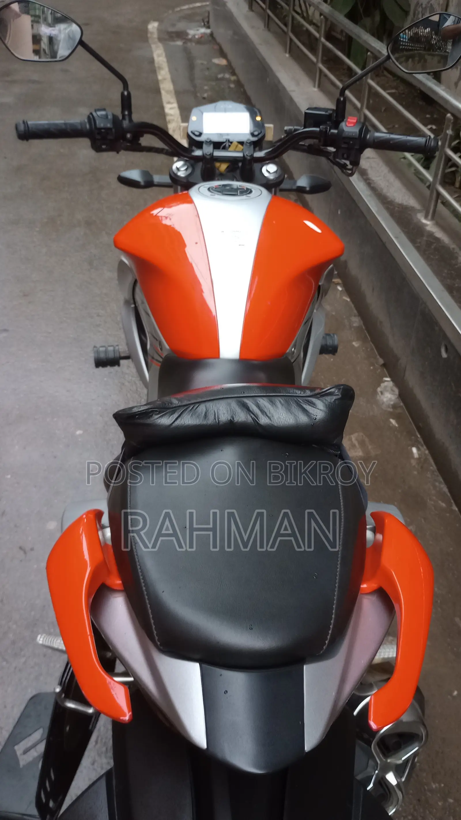 সুজুকি গিক্সার ২০২৪ সিলভার