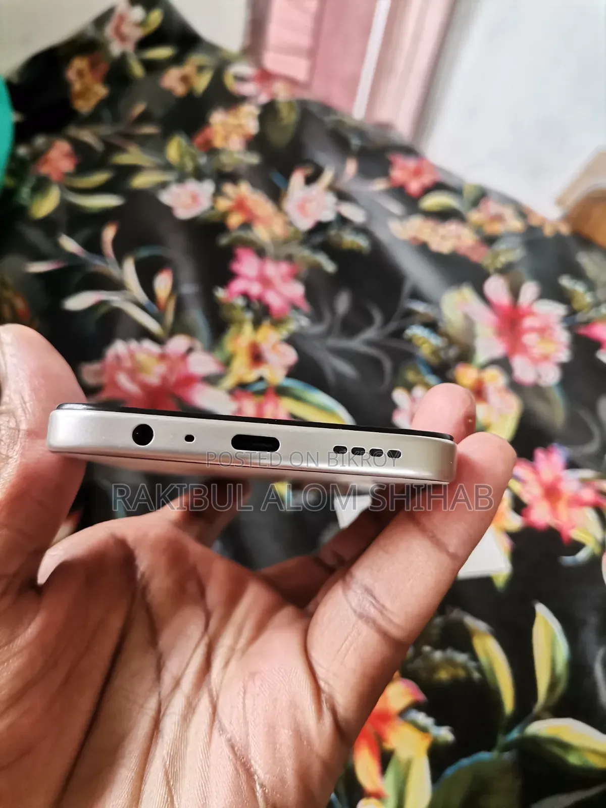 নতুন রিয়েলমি সি১০০আই ১২৮ জিবি হোয়াইট