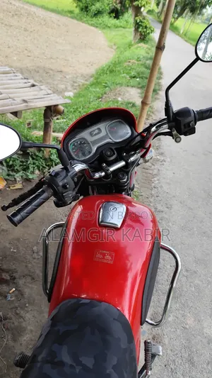 TVS Radeon ২০২০ লাল