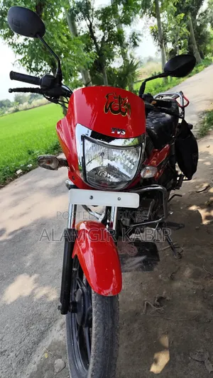 TVS Radeon ২০২০ লাল