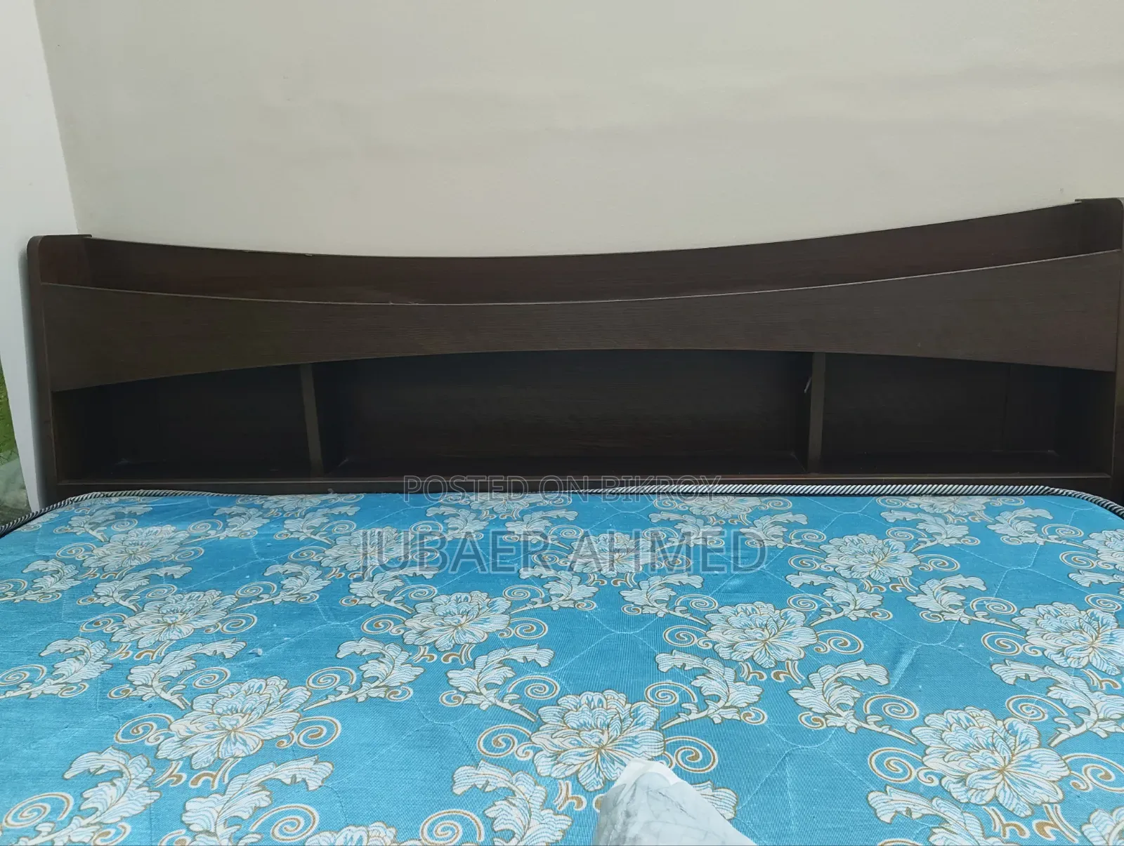 মেট্রেস সহ রিগাল ডাবল খাট