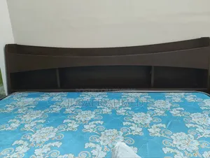 মেট্রেস সহ রিগাল ডাবল খাট