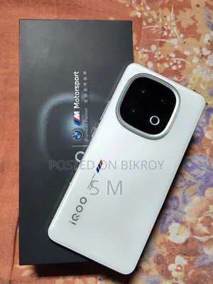 আইকিউওও ১৩ ২৫৬ জিবি সাদা