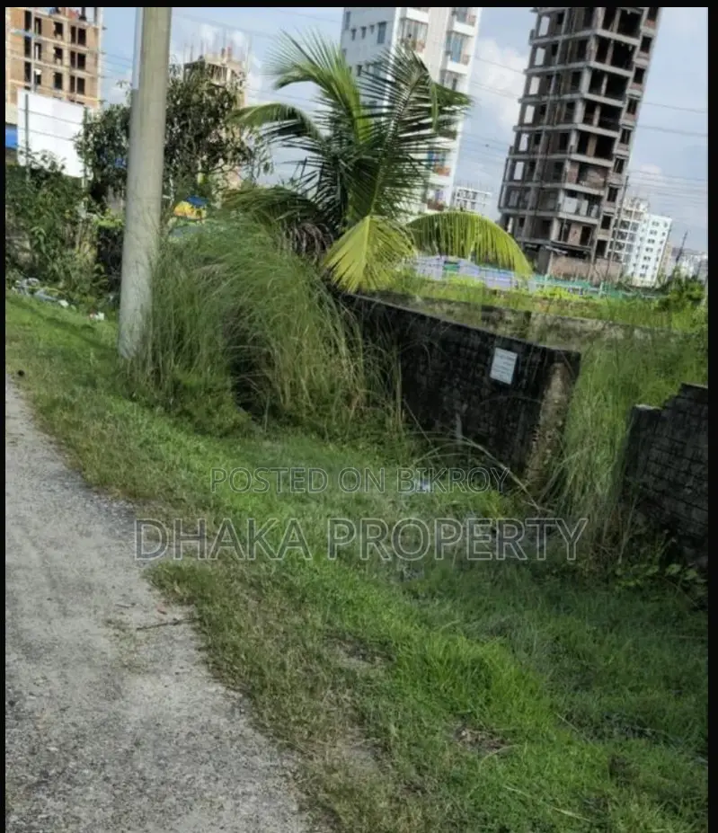 সেক্টর-১৭/বি এ ৬০ ফুট রোড ৩ কাঠা পার্ক পশ্চিম