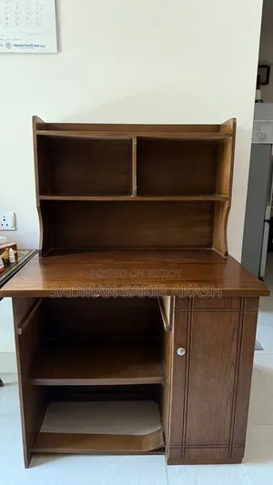 রিডিং টেবিল