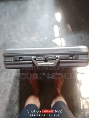 অফিস স্যুটকেস