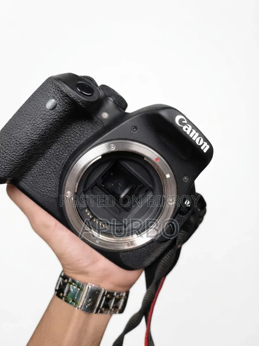 Canon EOS 700D Camera With 75-300mm Lens Combo