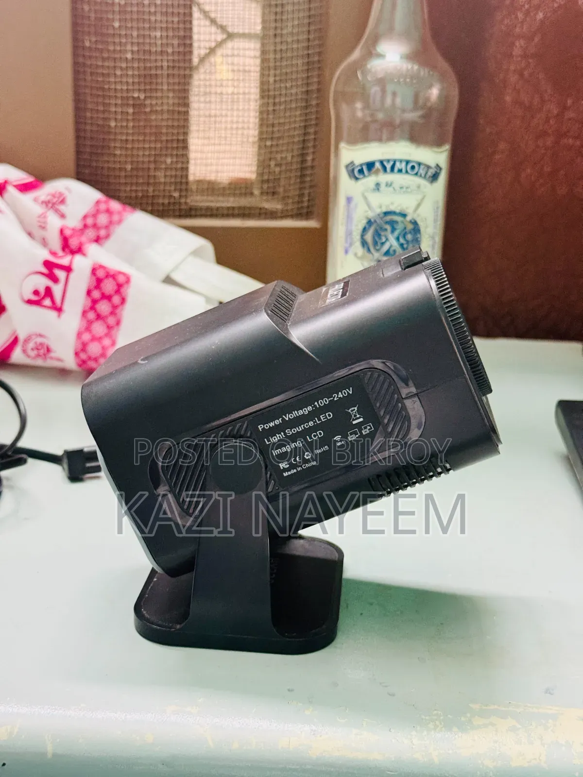 এইচ ওয়াই ৩২০ মিনি অ্যান্ড্রয়েড প্রজেক্টর।