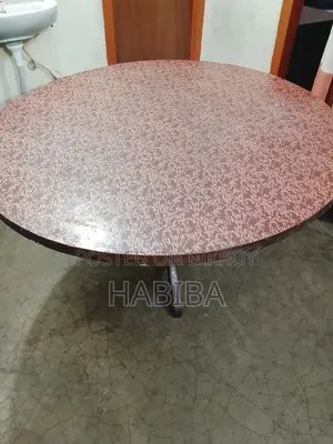 ডাইনিং টেবিল
