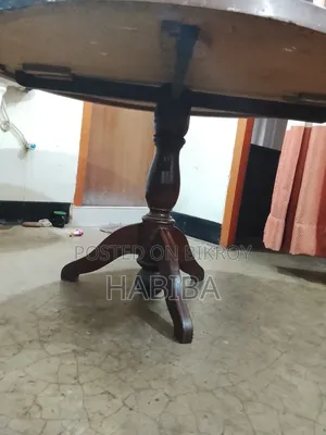 ডাইনিং টেবিল