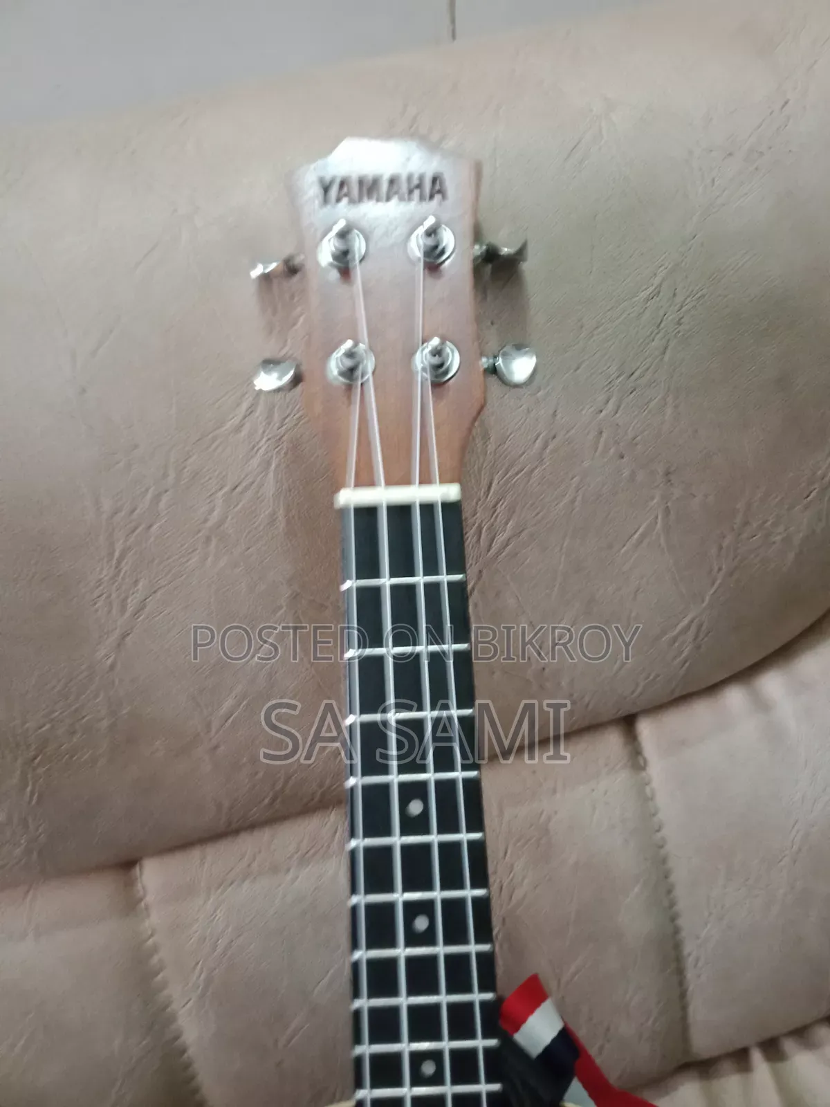 একটি নতুন উকুলেলে বিক্রি হবে।