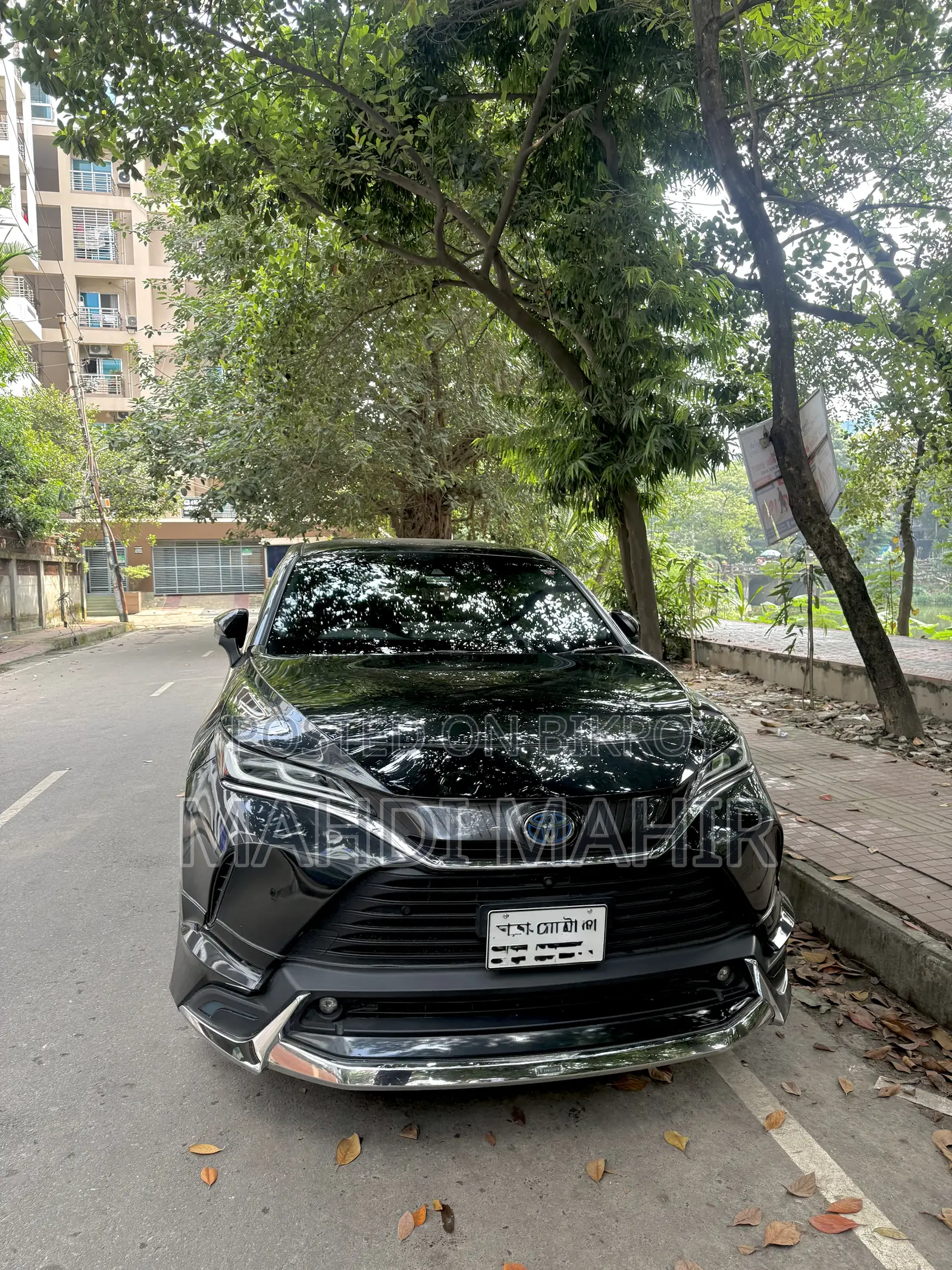 টয়োটা হ্যারিয়ার ২.৫ হাইব্রিড ২০২০ ব্ল্যাক
