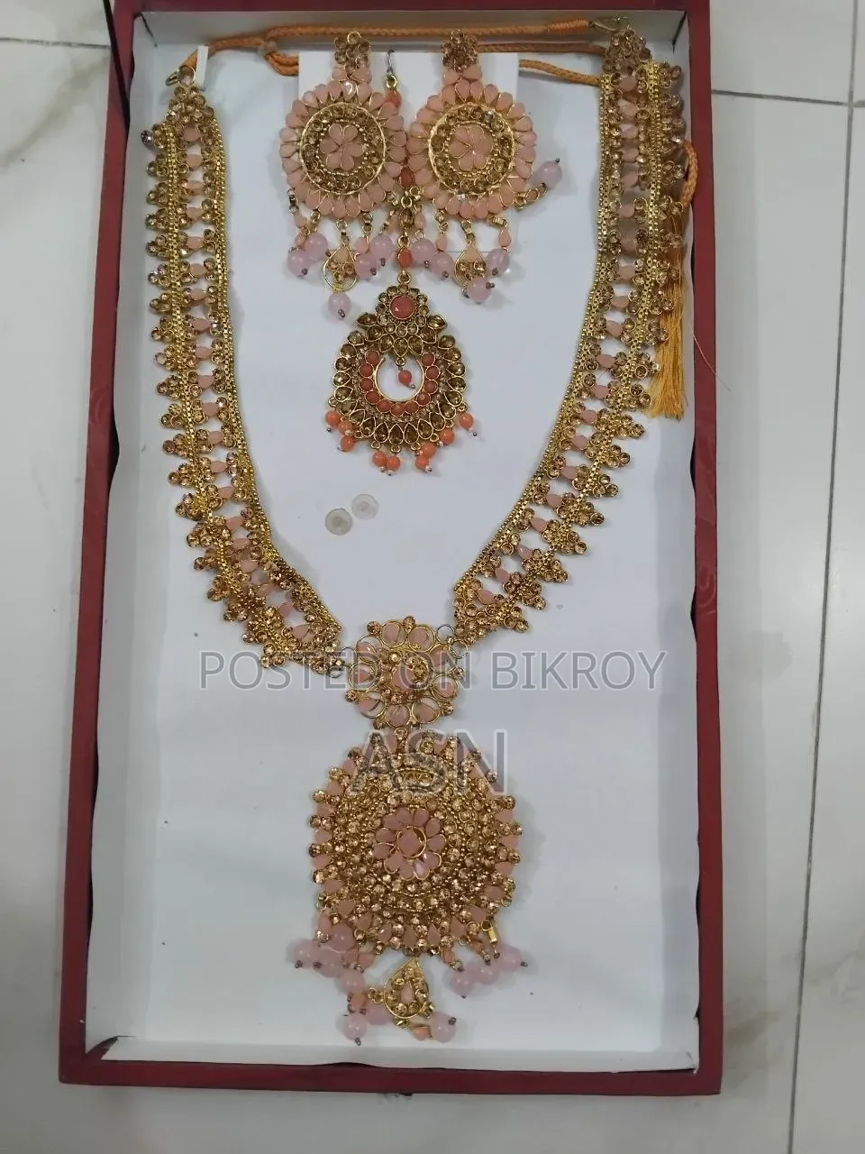Unused Jewellery Set for Sale. Jewellery Set